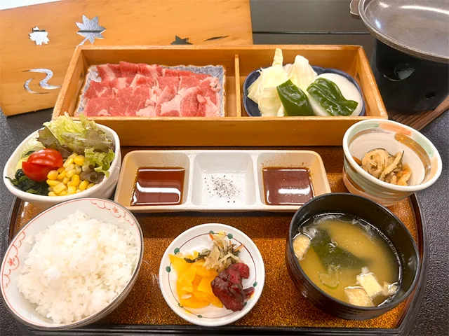 아카우시 야키샤브 정식