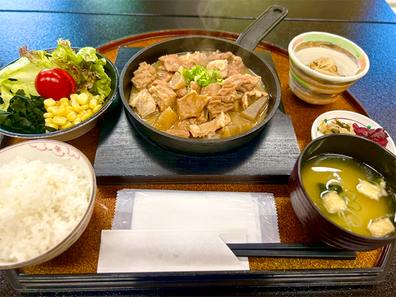 ホルモン味噌煮込み定食
